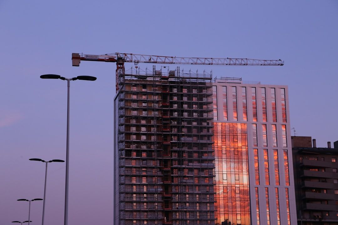Contracts and the payslip in Milan